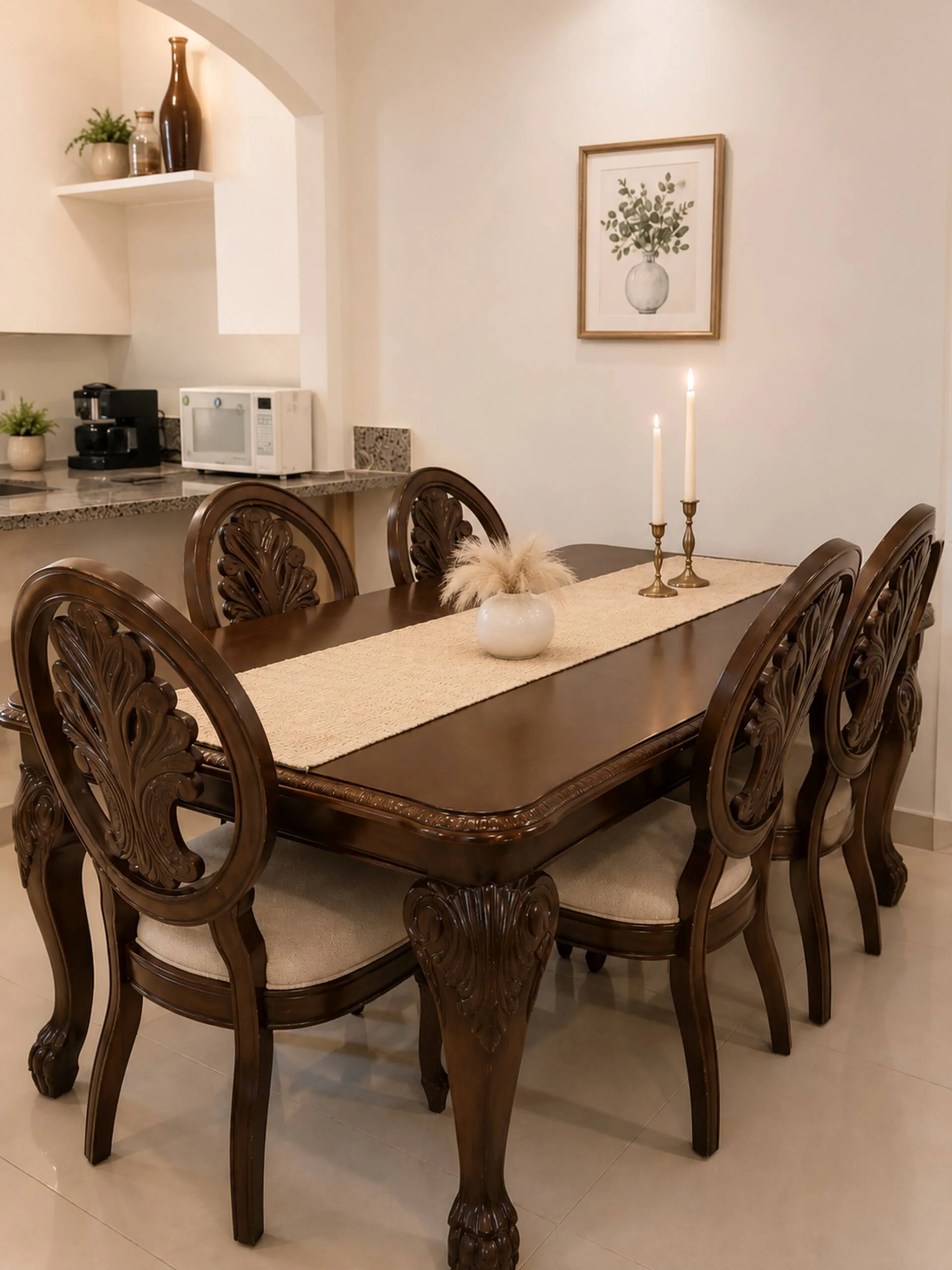 Comedor con mesa de madera